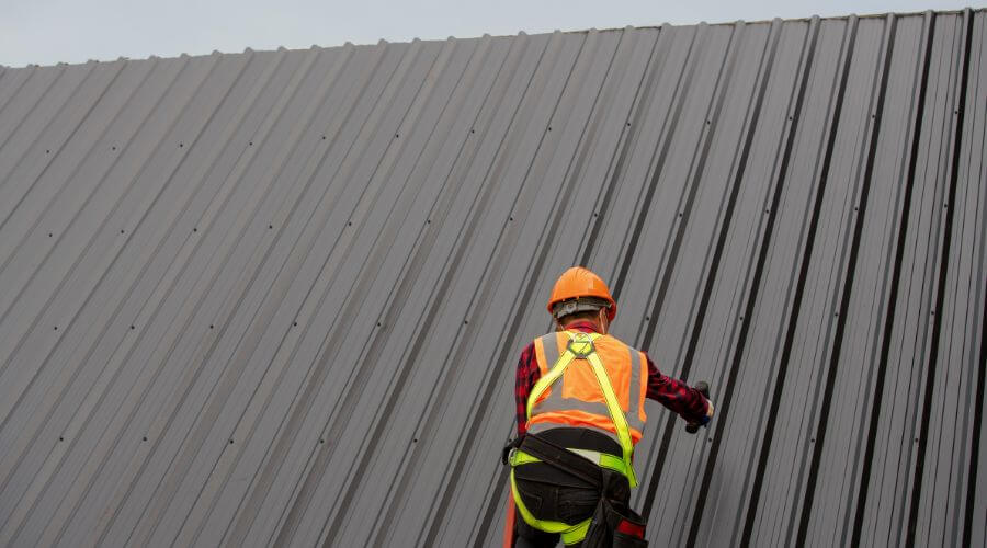 Professional gutter cleaning in Creve Coeur, IL